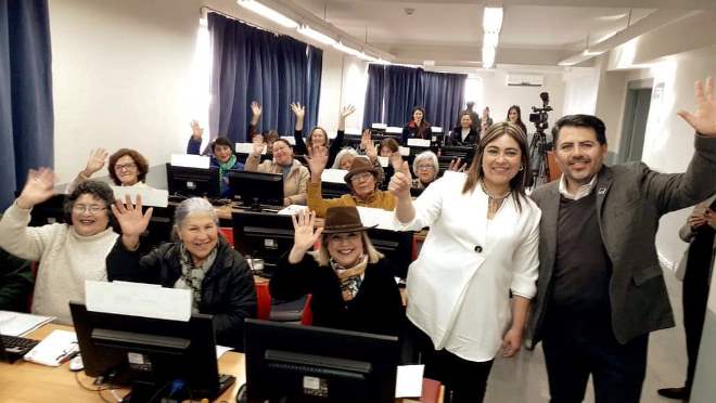 El objetivo es otorgar capacitación a adultos mayores en el manejo de computación a nivel usuario, Internet, creación y uso de correo electrónico, además de herramientas de Microsoft Office como Word y Excel.